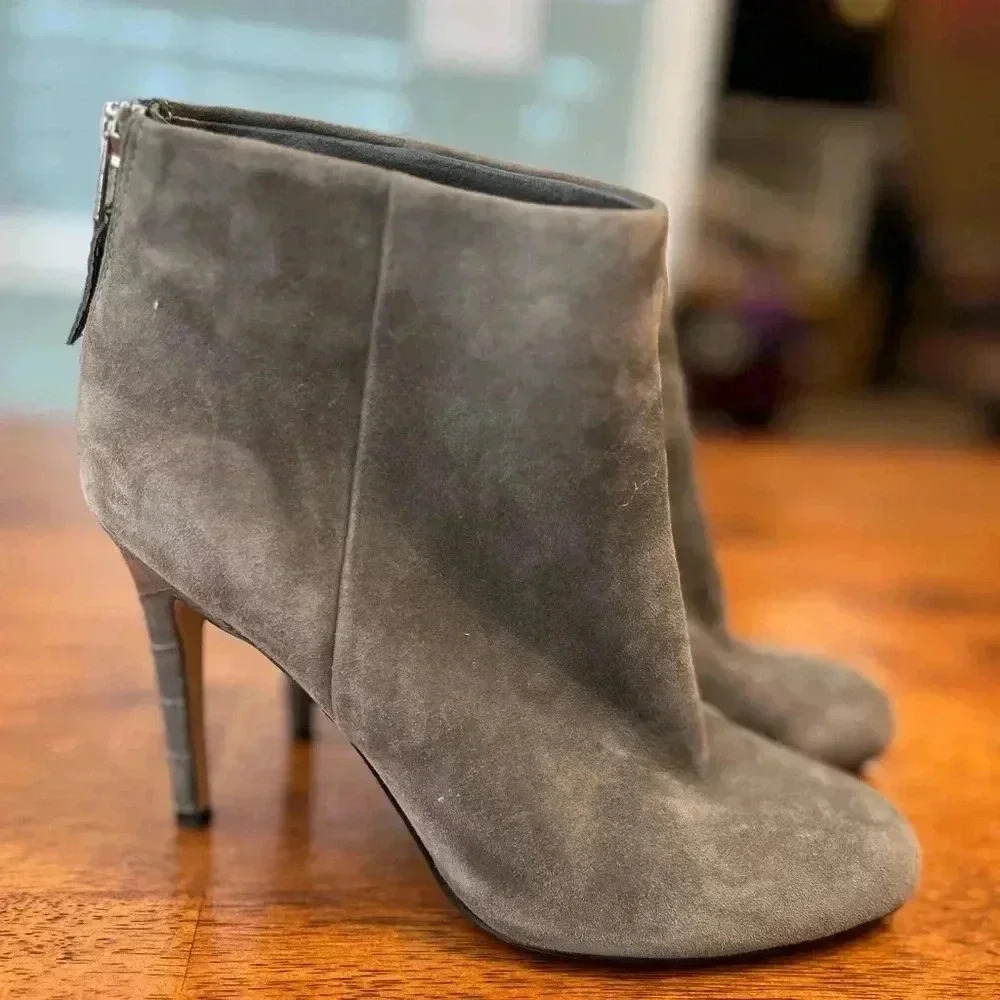 Sam Edelman gray suede pointed toe booties size 8